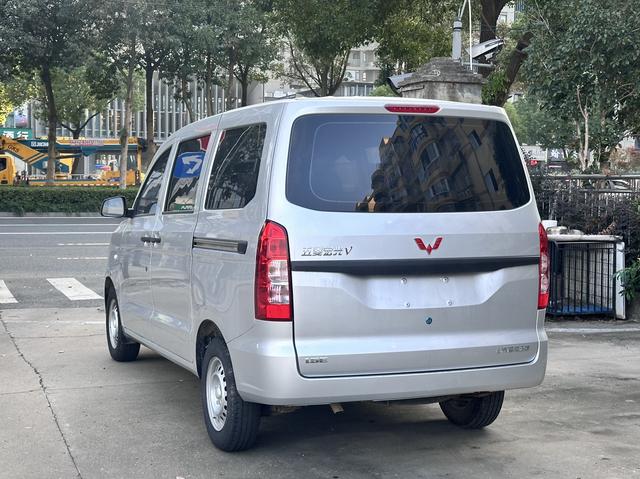 Wuling Hongguang V