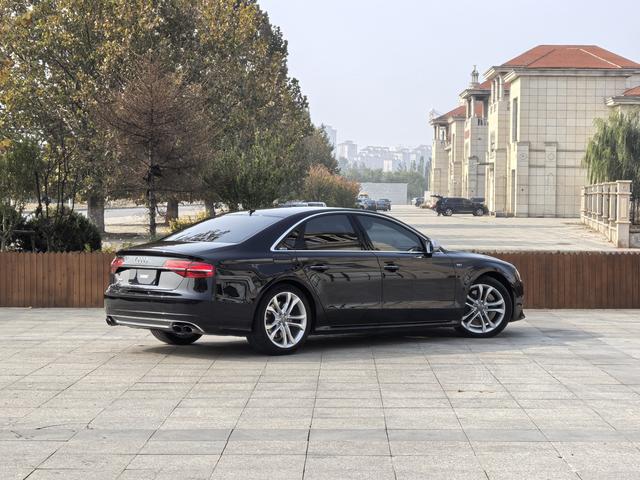 Audi S8