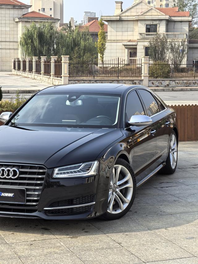 Audi S8