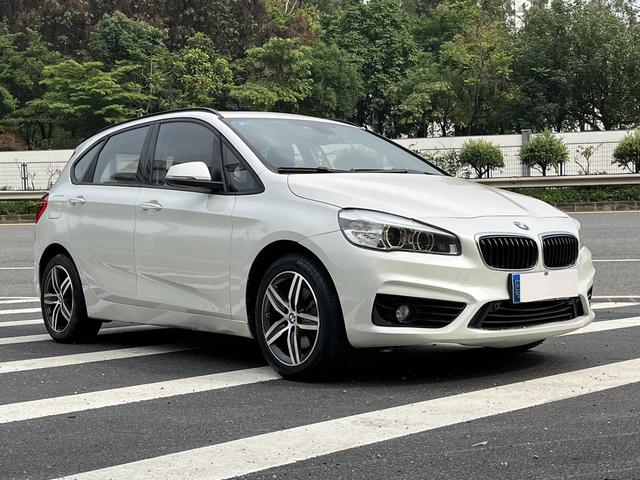 BMW 2 series station wagon (imported)