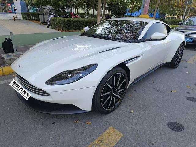 Aston Martin DB11