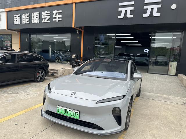 NIO ET5