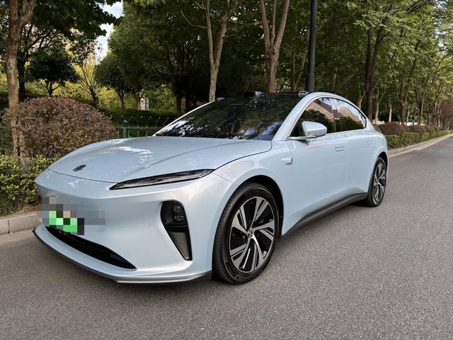 NIO ET5