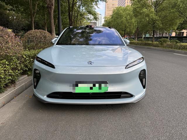 NIO ET5