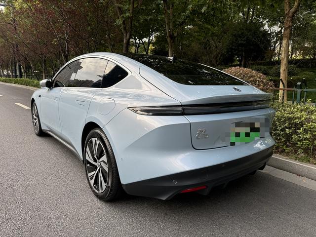 NIO ET5