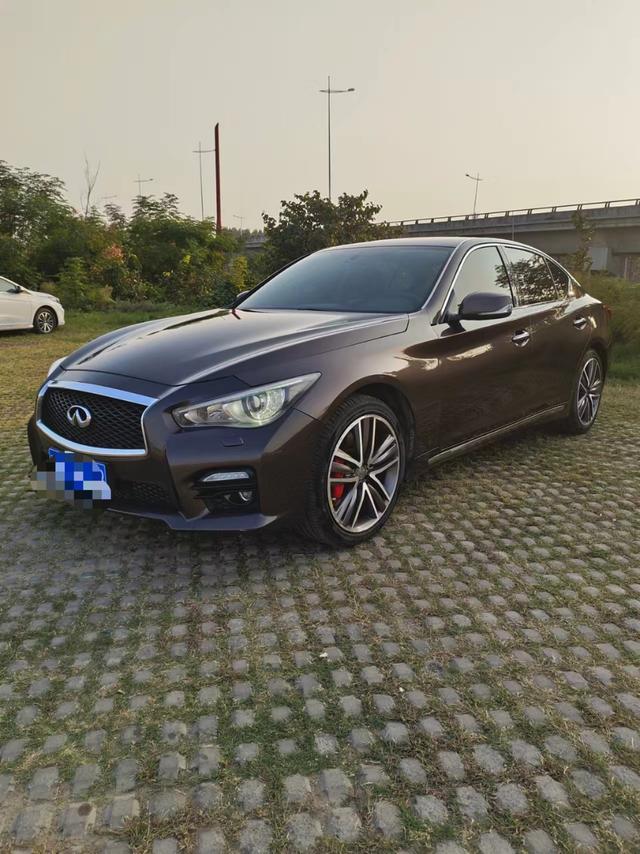 Infiniti Q50L