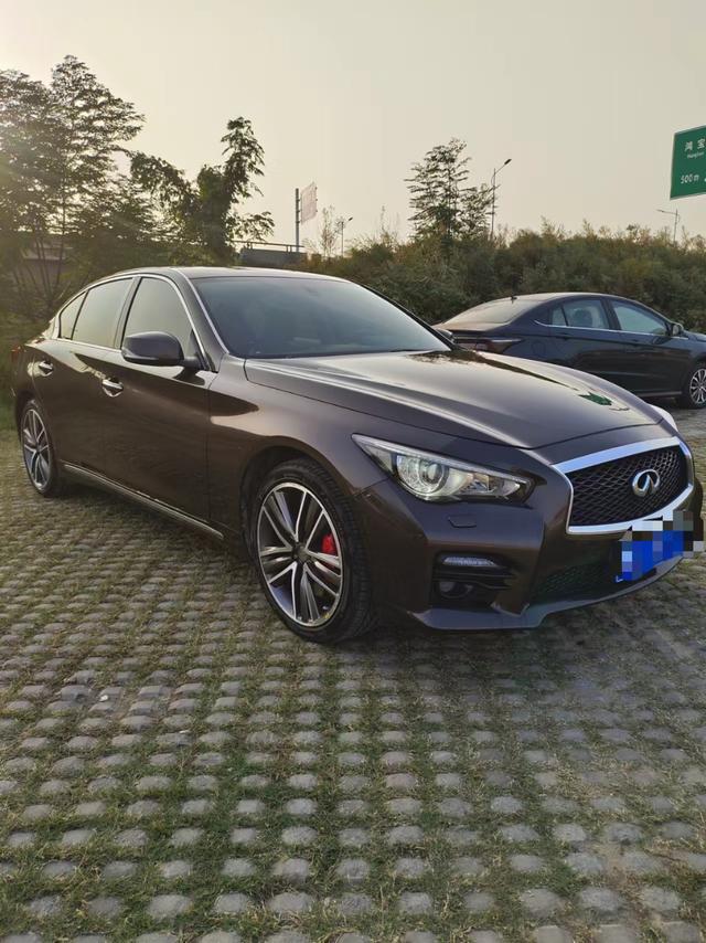 Infiniti Q50L