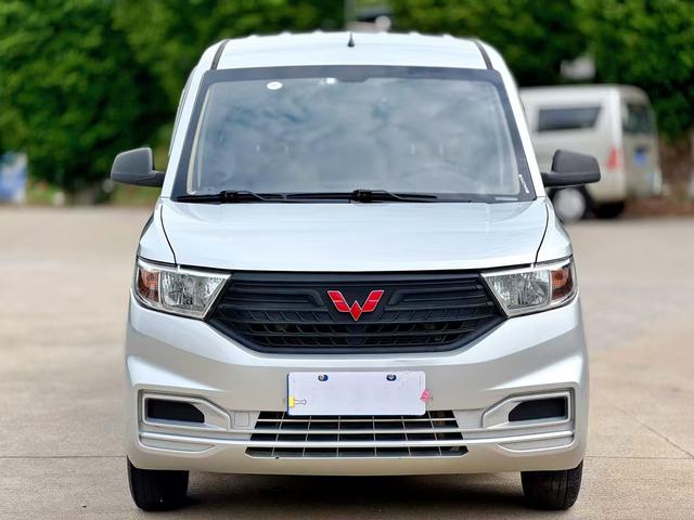 Wuling Hongguang V