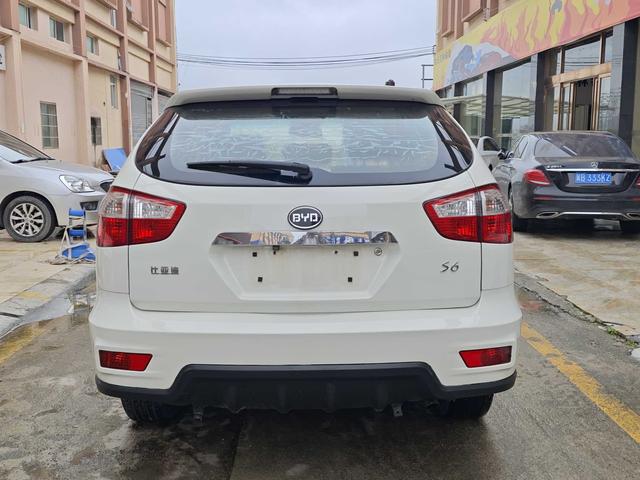 BYD S6