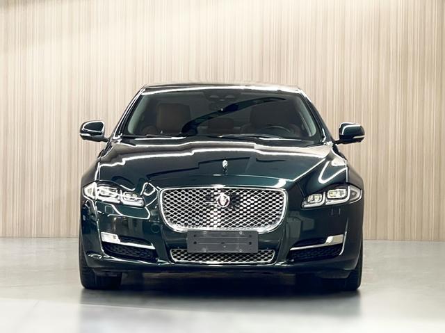 Jaguar XJ