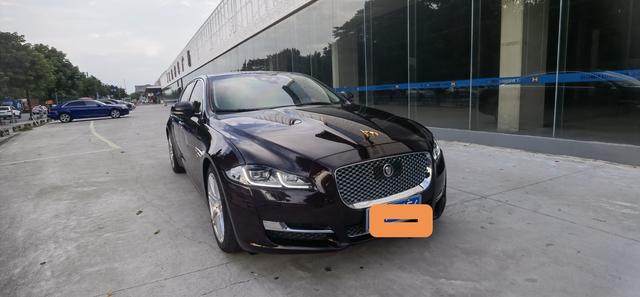 Jaguar XJ