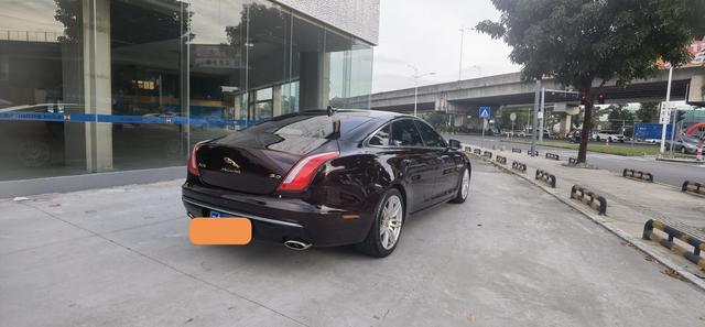 Jaguar XJ