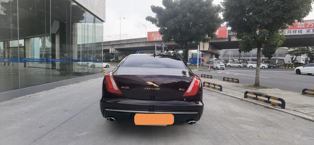 Jaguar XJ