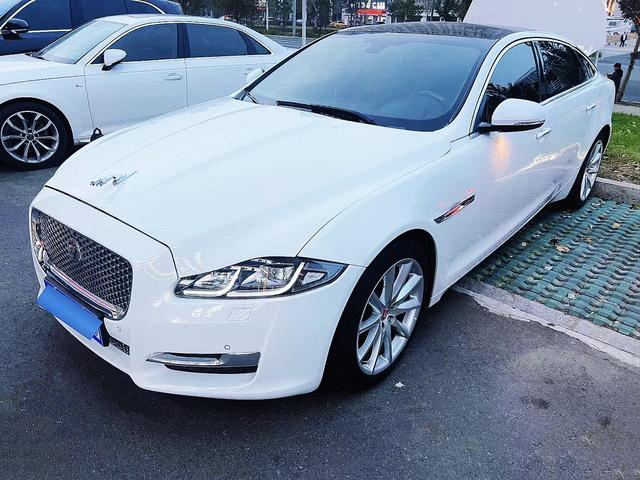 Jaguar XJ