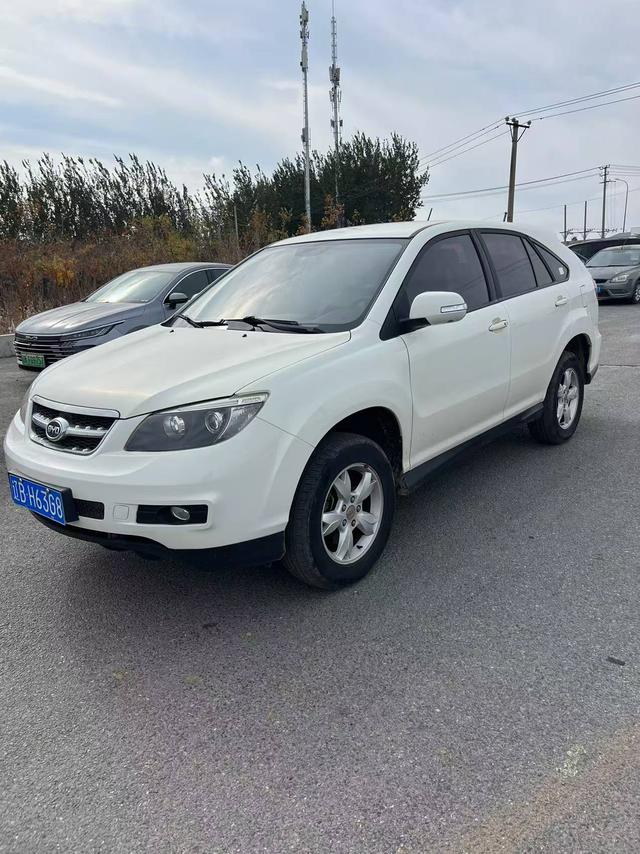 BYD S6