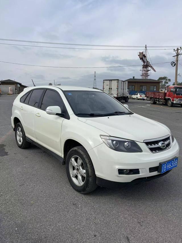 BYD S6