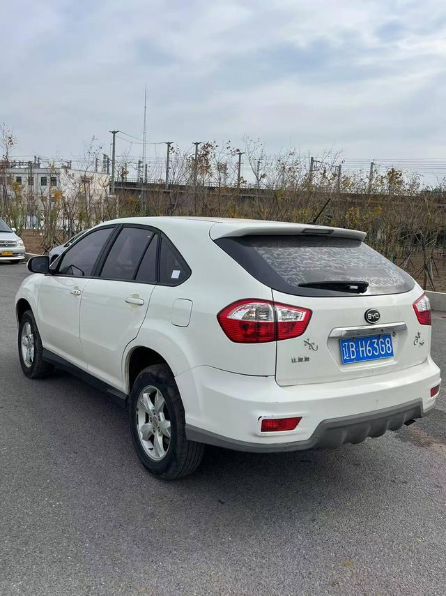 BYD S6