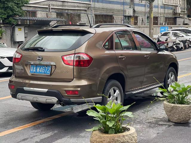 BYD S6