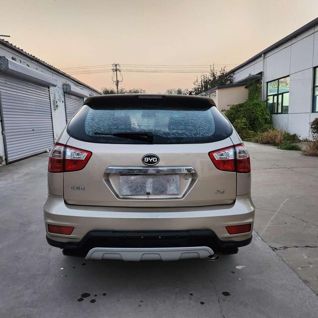 BYD S6