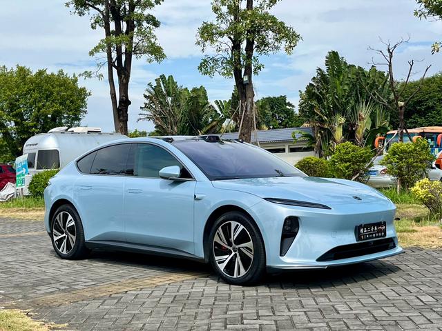 NIO ET5