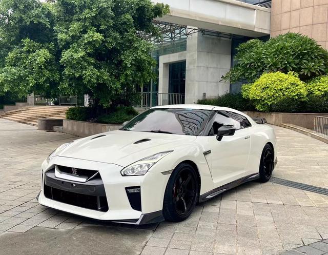 Nissan GT-R