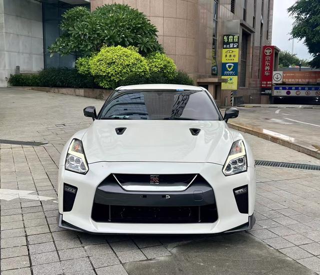 Nissan GT-R