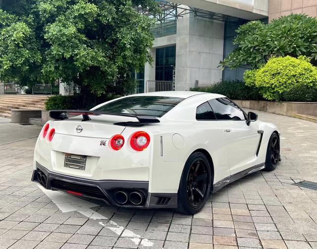 Nissan GT-R