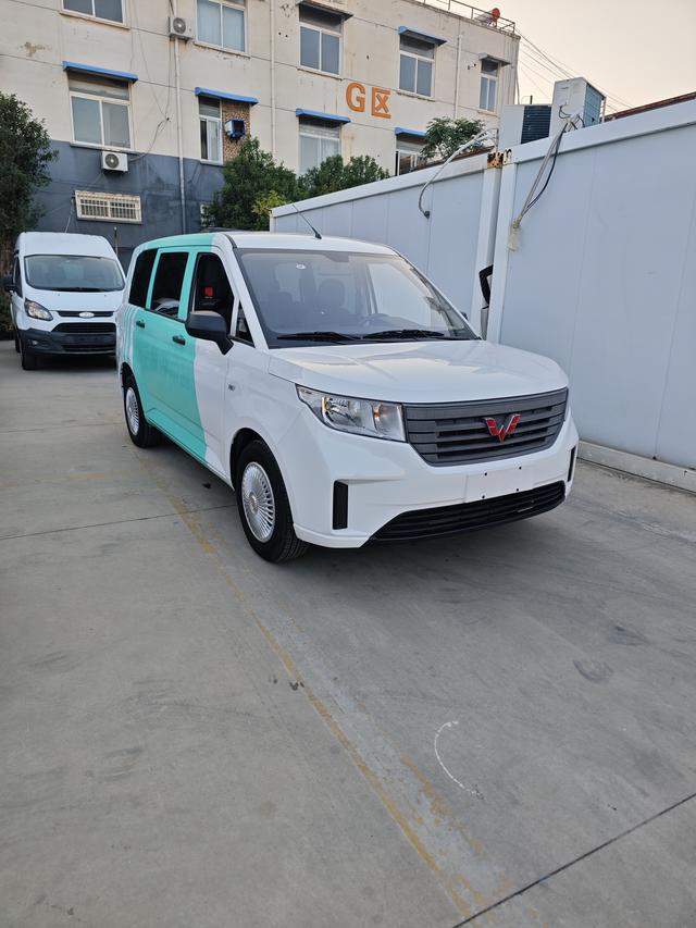 Wuling Hongguang PLUS