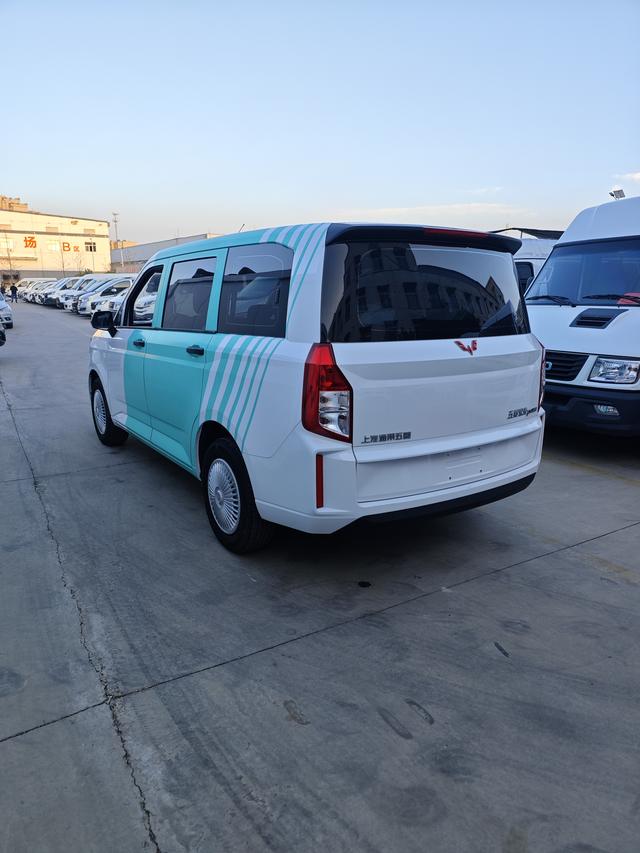 Wuling Hongguang PLUS