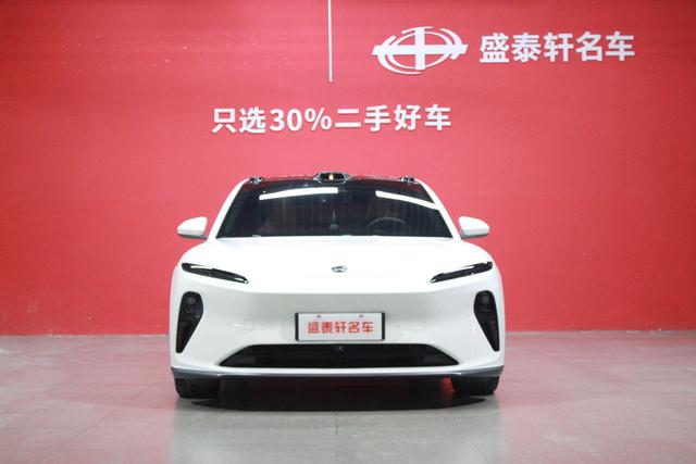 NIO ET5