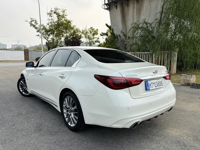 Infiniti Q50L