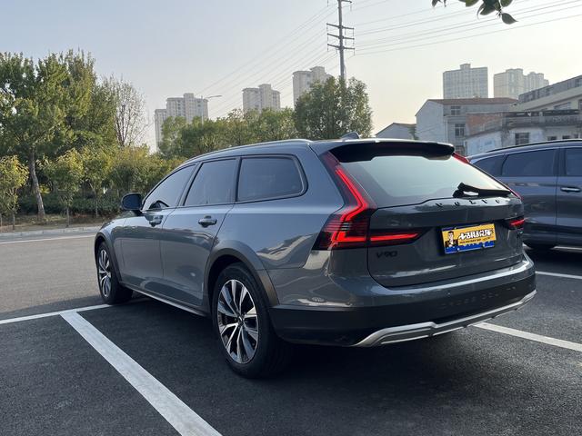 Volvo V90