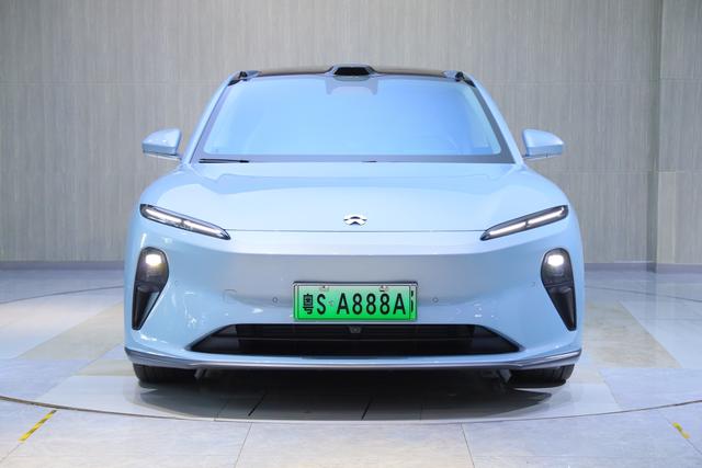 NIO ET5