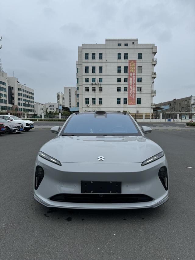 NIO ET5