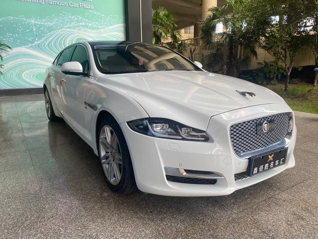 Jaguar XJ