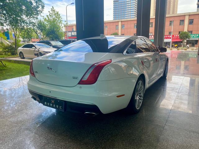 Jaguar XJ