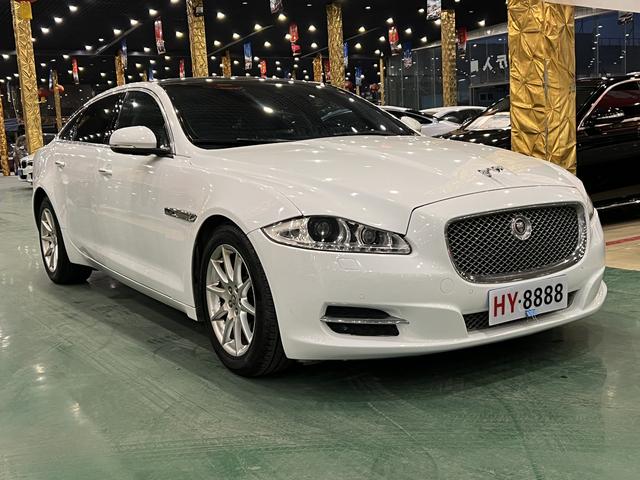 Jaguar XJ