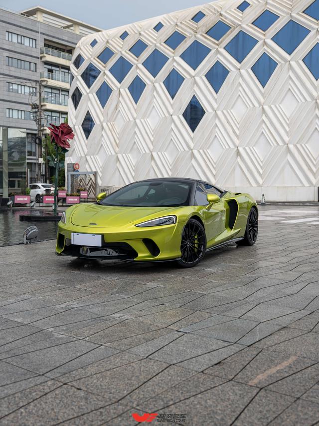 McLaren GT