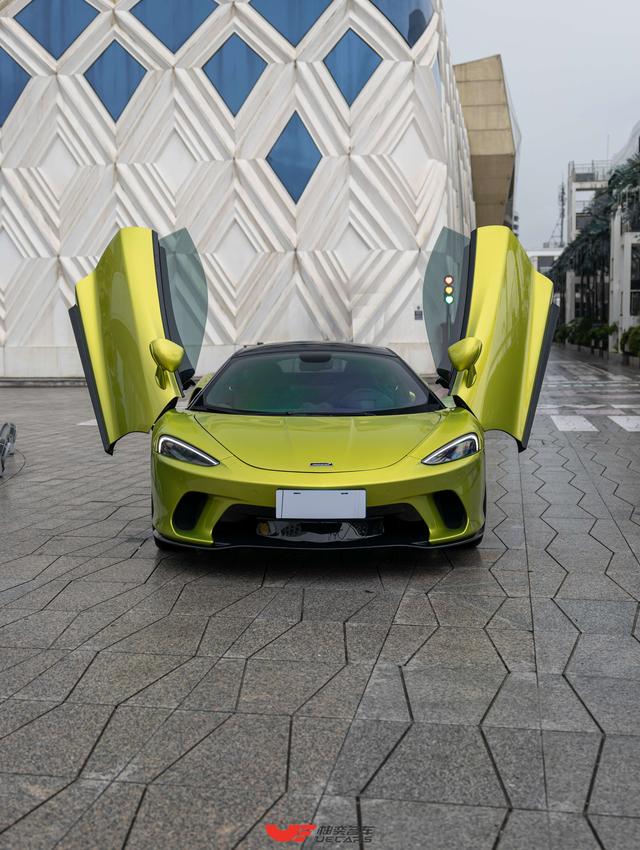 McLaren GT