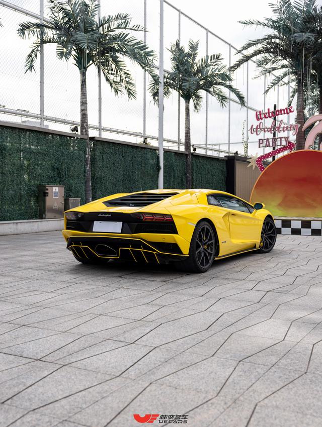 Lamborghini Aventador