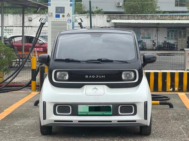 Baojun E300