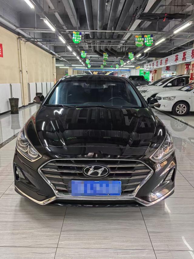 Hyundai Sonata nine