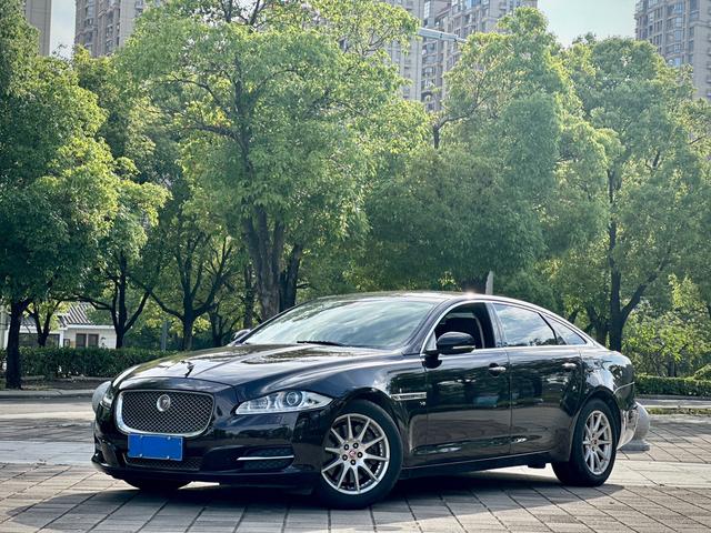 Jaguar XJ