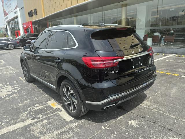 Hongqi HS5