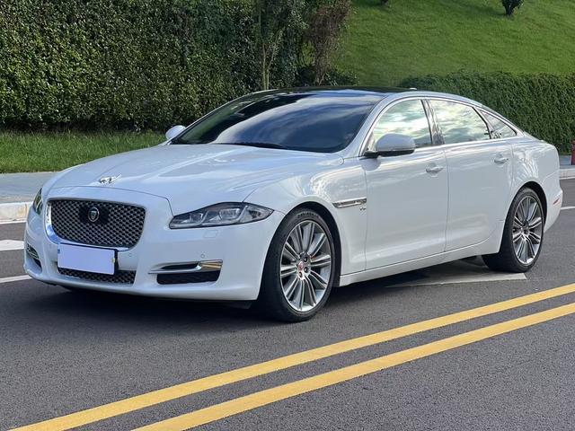 Jaguar XJ