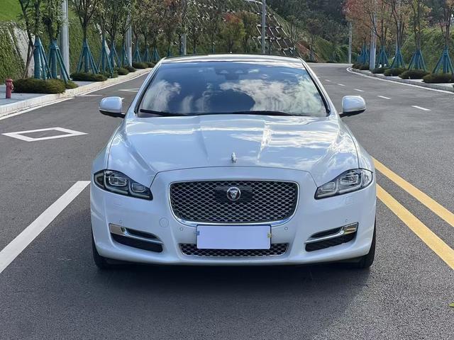 Jaguar XJ