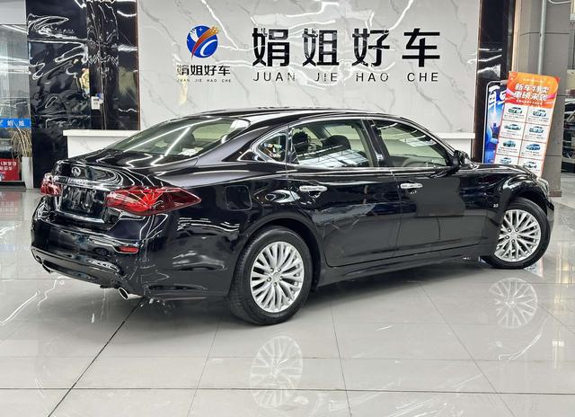 Infiniti Q70