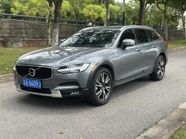 Volvo V90