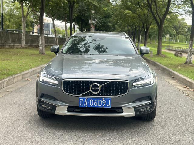 Volvo V90