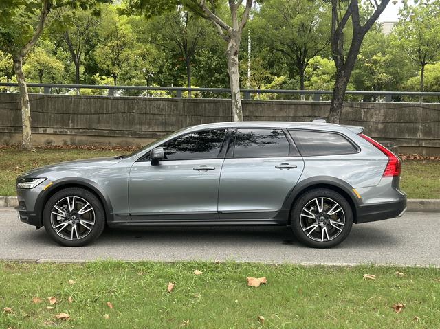 Volvo V90